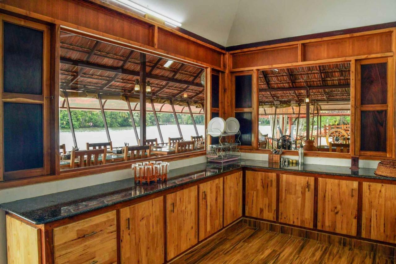 Stayvista At La Riva Heritage Villa With Bicycle Alappuzha Екстер'єр фото
